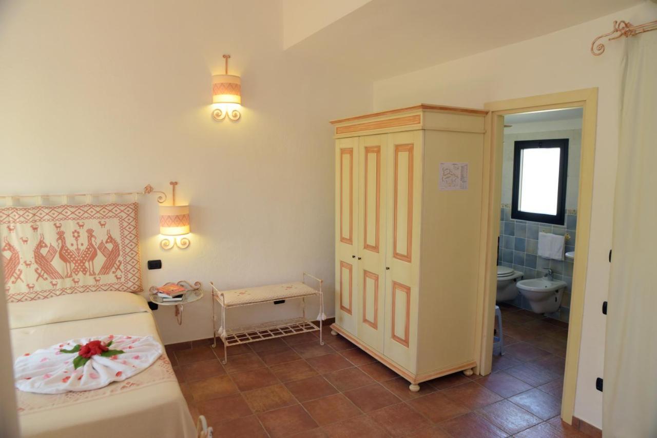 Hotel Altura Villasimius Exterior photo